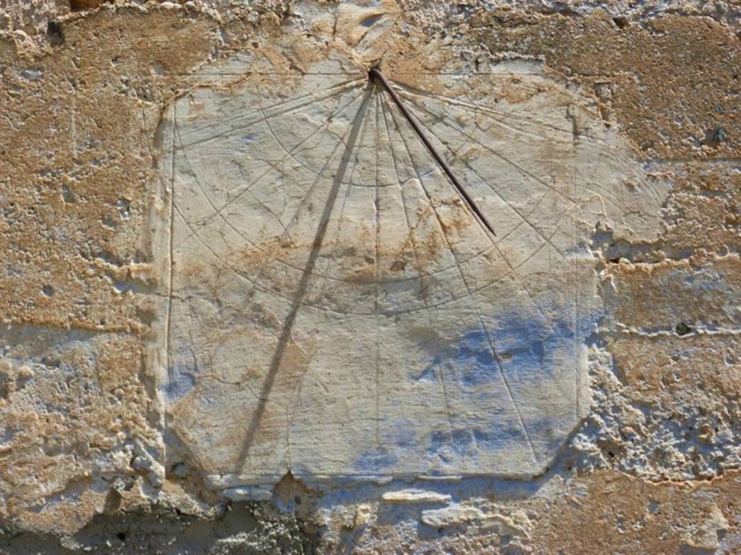 Toprağın kazdı, önce fark etmedi sonra eline alınca... Servet değerinde... 4